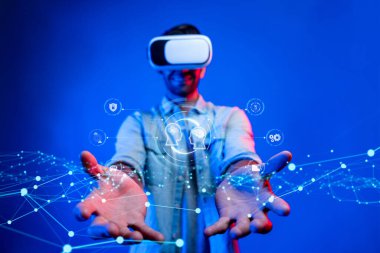 Yapay zeka mühendisliği, büyük veri ve yapay zeka makinesi kavramında yapay zeka beyin işlemcisiyle iş desteği için üretken yapay zeka kullanmayı öğrenen insan etkileşimi. Faas