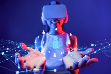 İş adamı ağ kurar, değerli bağlantılar kurar. Profesyonel ağı ve fırsatları genişletmek için etkili insanlar ağ stratejileri geliştiriyor.