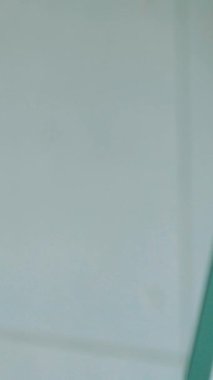 Ofiste çalışan kulaklık takan işadamları uzak müşteri ya da meslektaşlarını desteklemek için çalışıyorlar. Arama merkezi, tele pazarlama, müşteri destek acentesi telefon görüşmesinde hizmet sunar.