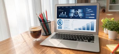 İş veri paneli, pazarlama stratejisi planlaması için iş zekası analizi sunar. Müşteri taleplerini analiz etmek ve iş dünyasının geleceğini önceden görmek için büyük veriler sunulur.