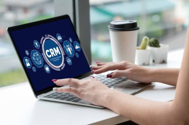 CRM işletme ve işletme için modern bilgisayarda müşteri ilişkileri yönetim sistemi