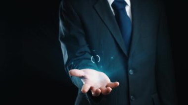İş adamı CO2 emisyonlarını azaltmak için girişimlerde bulunuyor ve net sıfır hedefliyor. Daha yeşil bir gezegenin karbondioksitini azaltarak sürdürülebilirliğe olan bağlılığını gösteriyor. Kullanıcı Kimliği