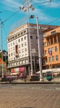 Hırvatistan 'ın Zagreb kentsel merkezinin kentsel zaman aşımı. Ban Jelaciç Meydanı, Hırvatistan 'ın başkenti Zagreb' in ulaşım merkezi. Zagreb şehir merkezindeki yaya bölgesinin merkezinde yer alıyor..