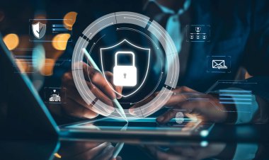 İş adamı siber güvenliğin özünü keşfeder. Siber koruma yöntemlerini, tehditleri derinlemesine araştır ve siber güvenlik duruşunu güçlendir. Siber Güvenlik Çağı EIDE 'de gezinmek için gerekli