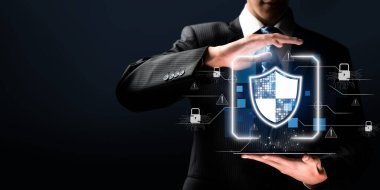 İş adamı siber güvenliğin özünü keşfeder. Siber koruma yöntemlerini, tehditleri derinlemesine araştır ve siber güvenlik duruşunu güçlendir. Siber Güvenlik Çağı EIDE 'de gezinmek için gerekli