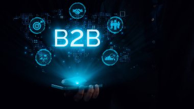 İş adamı B2B peyzajında geziniyor, iş-iş bağlantılarını geliştirmek için kullanım teknolojisi kullanıyor. B2B etkileşimini yeniden şekillendiren keşifler, iş-iş stratejilerinde yenilikleri yönlendiren araçlar. Kullanıcı Kimliği