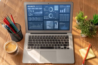 İş veri paneli, pazarlama stratejisi planlaması için iş zekası analizi sunar. Müşteri taleplerini analiz etmek ve iş dünyasının geleceğini önceden görmek için büyük veriler sunulur.