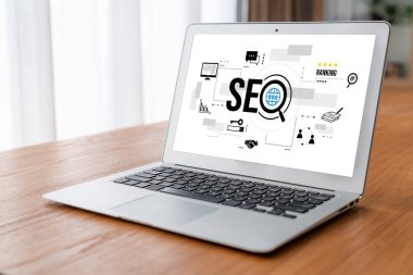 Model e-ticaret için SEO arama motoru optimizasyonu ve bilgisayar ekranında gösterilen çevrimiçi perakende işi