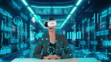 İş kadını, VR küresel yenilik arayüzü dijital bilgi ağı teknolojisi görsel hologram animasyonu ile dinamik pazar verilerini seçiyor araştırma analizi grafik monitörünü dağıtıyor. Kısıtlanma.