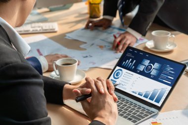 İş veri paneli, pazarlama stratejisi planlaması için iş zekası analizi sunar. Müşteri taleplerini analiz etmek ve iş dünyasının geleceğini önceden görmek için büyük veriler sunulur.