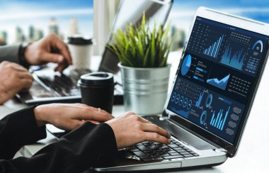 İş veri paneli, pazarlama stratejisi planlaması için iş zekası analizi sunar. Müşteri taleplerini analiz etmek ve iş dünyasının geleceğini önceden görmek için büyük veriler sunulur.