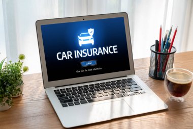 Araba sigortası internet sitesi, arabanızın hasarının rahat olduğundan emin olmak için ekranda.