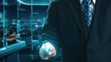 İş adamı iş büyümesi için ölçümleri değerlendirir, genişleme hedefleri koyar. İnovasyon ve strateji 2025 yoluyla sürekli iş büyümesini teşvik etme hakkında görüşler. Kullanıcı Kimliği