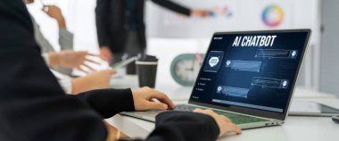 Yapay zeka teknolojisini çalıştırmak için komut mühendisi ve kullanıcı kolaylığı için üretici yapay zeka yardımcı araçları insanların yapay zeka işlevlerini teşvik ederek yapay zekayı çalıştırmalarına yardımcı olur