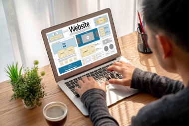 Web sitesi tasarım yazılımı çevrimiçi perakende ticaret ve e-ticaret için rahat bir şablon sağlar