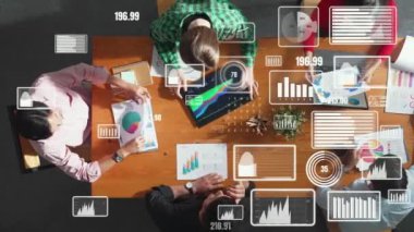 Profesyonel iş adamlarının en iyi görüşü finansal istatistikleri tartışmaktır. Havadan bakıldığında çeşitli iş adamları toplantıda para birimi kurunu planlamak ve beyin fırtınası yapmak için birlikte çalışıyorlar. Cemaat.