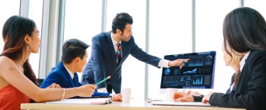 İş veri paneli, pazarlama stratejisi planlaması için iş zekası analizi sunar. Müşteri taleplerini analiz etmek ve iş dünyasının geleceğini önceden görmek için büyük veriler sunulur.