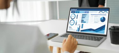 İş veri paneli, pazarlama stratejisi planlaması için iş zekası analizi sunar. Müşteri taleplerini analiz etmek ve iş dünyasının geleceğini önceden görmek için büyük veriler sunulur.