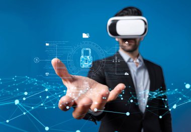 İş adamı siber güvenliğin özünü keşfeder. Siber koruma yöntemlerini, tehditleri derinlemesine araştır ve siber güvenlik duruşunu güçlendir. Siber Güvenlik Çağı EIDE 'de gezinmek için gerekli