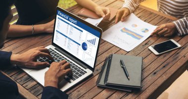 İş veri paneli, pazarlama stratejisi planlaması için iş zekası analizi sunar. Müşteri taleplerini analiz etmek ve iş dünyasının geleceğini önceden görmek için büyük veriler sunulur.