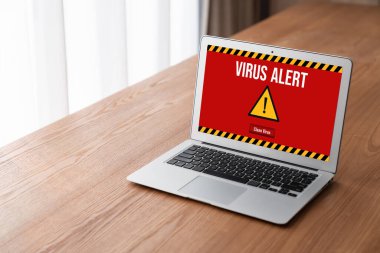 Bilgisayar ekranındaki virüs uyarısı mobil siber tehdit, hacker, bilgisayar virüsü ve kötü amaçlı yazılım tespit edildi