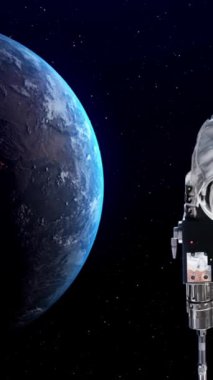Astronot uzay yürüyüşü yaparken uzay istasyonunda uzay uçuşları yapıyor. Astronot operasyon için tam uzay kıyafeti giyiyor. Bu görüntünün elementleri NASA astronot fotoğraflarıyla donatılmıştır. .