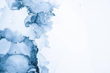 Mermer mürekkep soyut sanatının orijinal resmi. Örnek bir orjinal tablodan yüksek çözünürlüklü fotoğraf. Karargah kağıt dokusuna pürüzsüz mermer desen oluşturmak için soyut resim yapıldı.