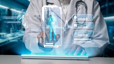 Laboratuvarda yüzen insan anatomisini araştıran ve işaret eden yetenekli doktorlara yaklaş. Tüm vücudu kontrol ederken klavye yazıp verileri analiz eden bir tıp çalışanı. İyileştirici.