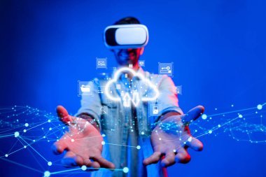 İş adamı bulut hesaplamasının geleceğini en son sezgilerle keşfetti ve bulut hesaplama teknolojisini entegre ederek işi yükseltti. Bulut çağını yenilikçi bilgisayar EIDE ile kucaklayın