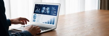 İş veri paneli, pazarlama stratejisi planlaması için iş zekası analizi sunar. Müşteri taleplerini analiz etmek ve iş dünyasının geleceğini önceden görmek için büyük veriler sunulur.