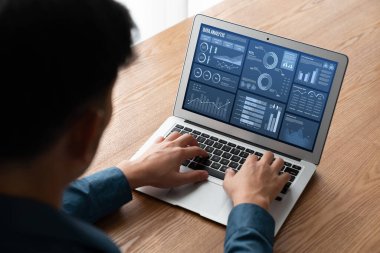 İş veri paneli, pazarlama stratejisi planlaması için iş zekası analizi sunar. Müşteri taleplerini analiz etmek ve iş dünyasının geleceğini önceden görmek için büyük veriler sunulur.