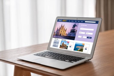 Model arama ve seyahat planlama için internet sitesi uçuş, otel ve tur rezervasyonları için anlaşma ve paket sunuyor