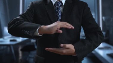 İş adamı küresel pazarlama ve finans konusunda uzmandır. Küresel pazarların karmaşıklığını, stratejileri ve pazarlama erişimini geliştirmek. Küresel finans ve pazarlama UUID 'sinde başarı