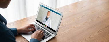 Hasta ile sanal görüşme için mod teletıp yazılım uygulaması tarafından çevrimiçi doktor görüntüsü çağrısı