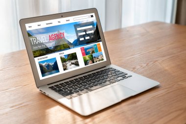 Model arama ve seyahat planlama için internet sitesi uçuş, otel ve tur rezervasyonları için anlaşma ve paket sunuyor
