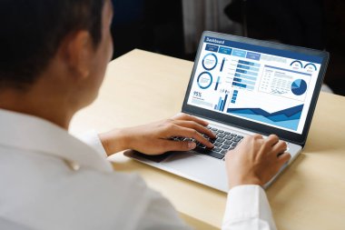 İş veri paneli, pazarlama stratejisi planlaması için iş zekası analizi sunar. Müşteri taleplerini analiz etmek ve iş dünyasının geleceğini önceden görmek için büyük veriler sunulur.