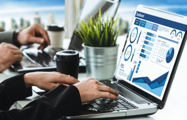 İş veri paneli, pazarlama stratejisi planlaması için iş zekası analizi sunar. Müşteri taleplerini analiz etmek ve iş dünyasının geleceğini önceden görmek için büyük veriler sunulur.