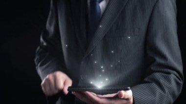 Yapay zeka mühendisliği, büyük veri ve yapay zeka makinesi kavramında yapay zeka beyin işlemcisiyle iş desteği için üretken yapay zeka kullanmayı öğrenen insan etkileşimi. Kullanıcı Kimliği