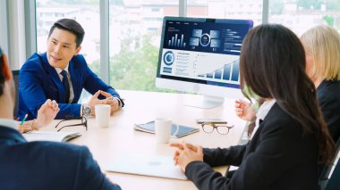 İş veri paneli, pazarlama stratejisi planlaması için iş zekası analizi sunar. Müşteri taleplerini analiz etmek ve iş dünyasının geleceğini önceden görmek için büyük veriler sunulur.