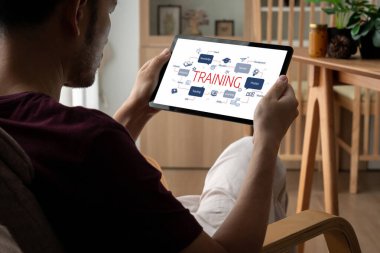 Öğrencilerin internet ağında rahatça çalışabilmeleri için yazılımlı e-öğrenme sitesi