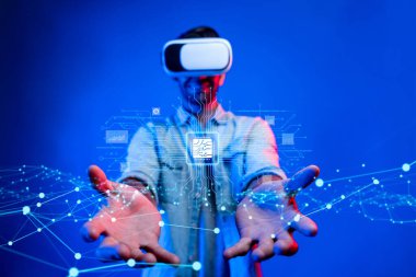 Yapay zeka mühendisliği, büyük veri ve yapay zeka makinesi kavramında yapay zeka beyin işlemcisiyle iş desteği için üretken yapay zeka kullanmayı öğrenen insan etkileşimi. EIDE