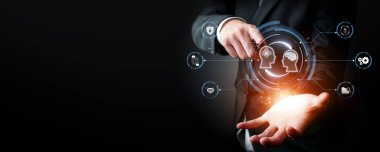 Yapay zeka mühendisliği, büyük veri ve yapay zeka makinesi kavramında yapay zeka beyin işlemcisiyle iş desteği için üretken yapay zeka kullanmayı öğrenen insan etkileşimi. Faas