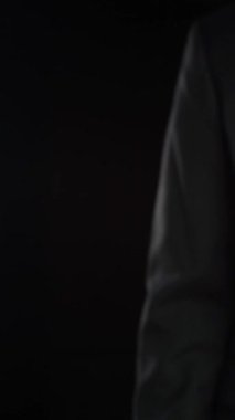 İşadamı, ticari kar artışının gelecekteki hedefe arttığını gösteren imalı bir tablo çizdi. Şirket işlerinin yükselmesi için mükemmel bir mali durum. Finans ve para teknolojisi .