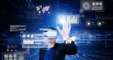 Gözlüklü akıllı iş adamı yapay zeka teknolojisini kullanarak çalışıyor. Küresel ağa erişen ve veri analizi ve istatistik tablosuna bakarken yapay zeka kullanan bir yönetici. Yaratıcılık.