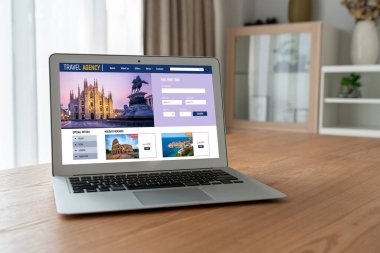 Model arama ve seyahat planlama için internet sitesi uçuş, otel ve tur rezervasyonları için anlaşma ve paket sunuyor