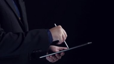 Yapay zeka sanal asistanı Chatbot ile yapay zeka konsepti ile insan etkileşimi, yapay zeka mühendisliği, LLM yapay zeka derin öğrenimi iş desteği için üretken yapay zeka kullanımı. Kullanıcı Kimliği