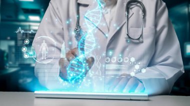 Klavye yazan ve DNA örneği hologramına işaret eden yetenekli doktorlara yaklaş. Yetenekli bir tıp çalışanı genetik terapi kullanarak tedaviye hazırlanıyor. Teknoloji yeniliği. İyileştirici.