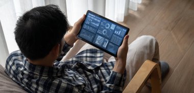 İş veri paneli, pazarlama stratejisi planlaması için iş zekası analizi sunar. Müşteri taleplerini analiz etmek ve iş dünyasının geleceğini önceden görmek için büyük veriler sunulur.