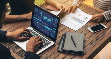 İş veri paneli, pazarlama stratejisi planlaması için iş zekası analizi sunar. Müşteri taleplerini analiz etmek ve iş dünyasının geleceğini önceden görmek için büyük veriler sunulur.