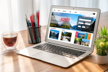 Model arama ve seyahat planlama için internet sitesi uçuş, otel ve tur rezervasyonları için anlaşma ve paket sunuyor